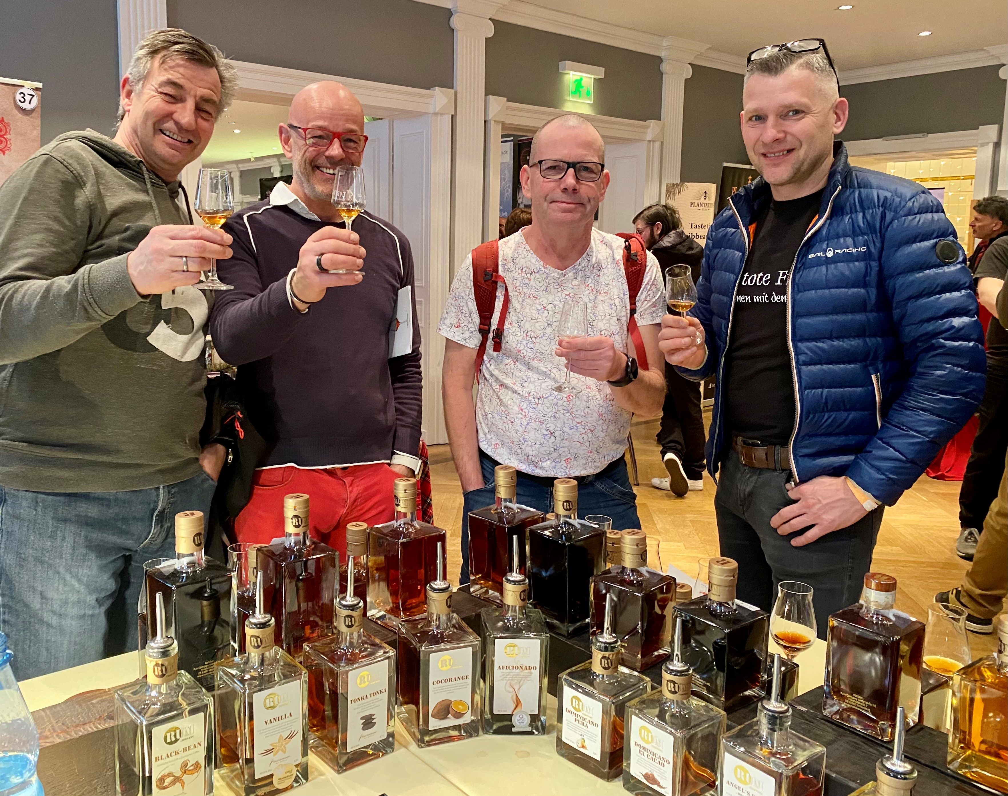 Fans am Messestand in Erfurt